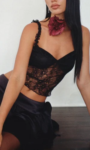 Women s Elegant White Sleeveless Lace Floral Cropped Cami Top with Open Back Detail for Summer Fashion Style